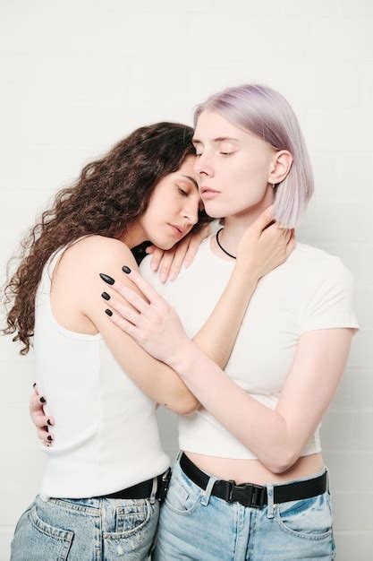 lesbianas tocandose|lesbianas